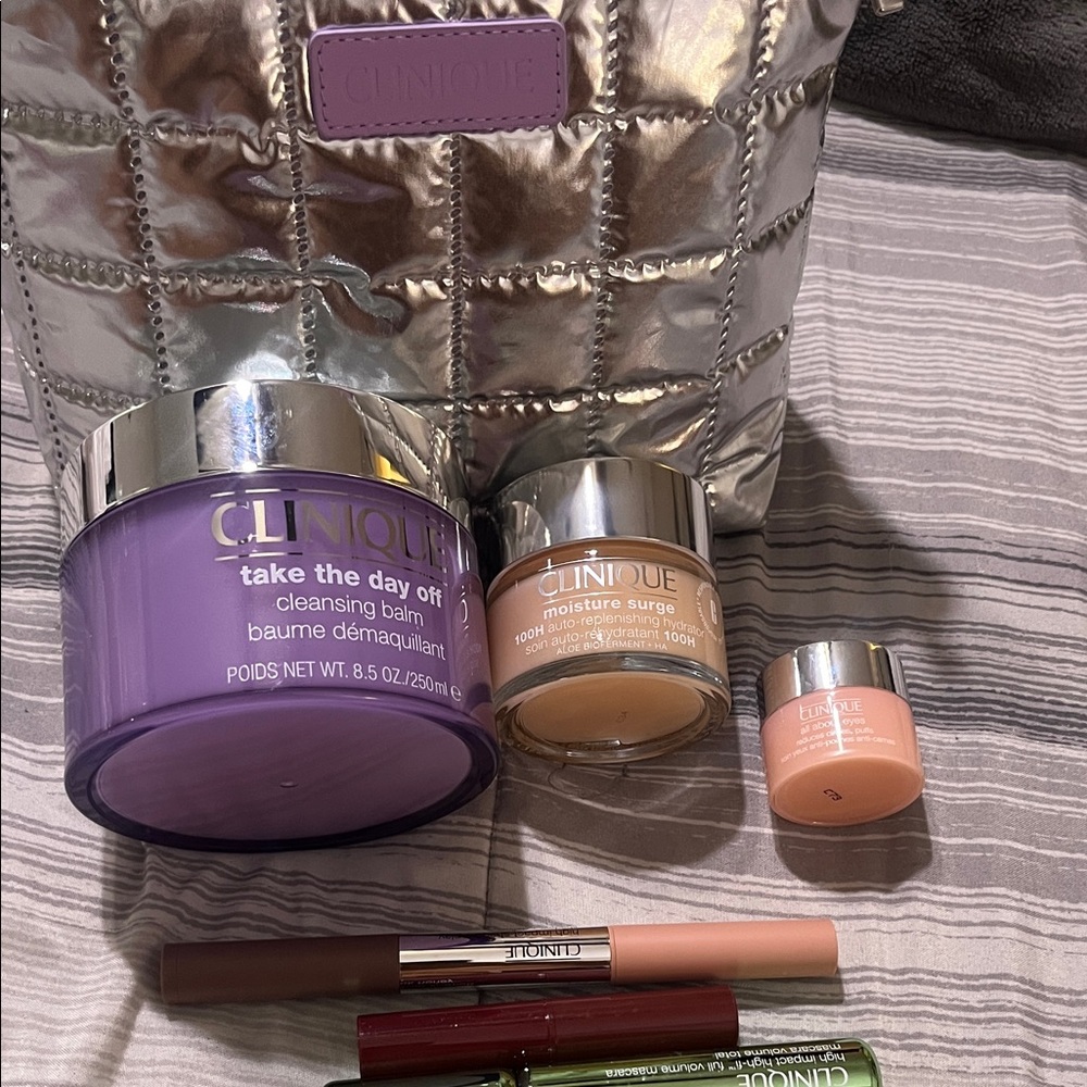 Clinique Lip Liner and Skincare Set with Purple, Cream, and Green